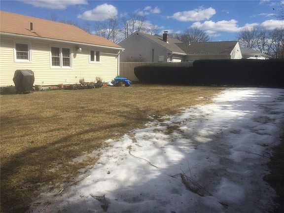 3rd image of 11 Chedell Ave
