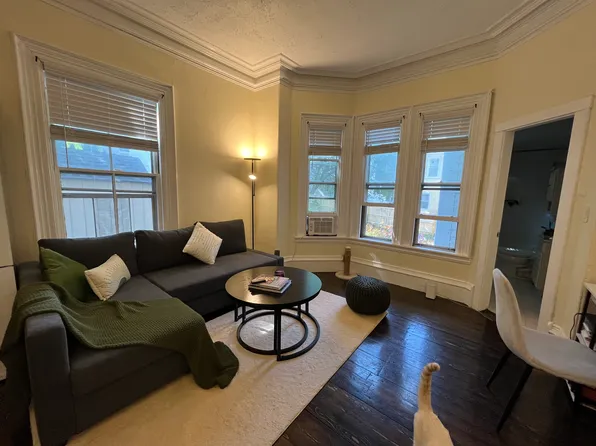 219 Washington St APT 3, Winchester, MA 01890