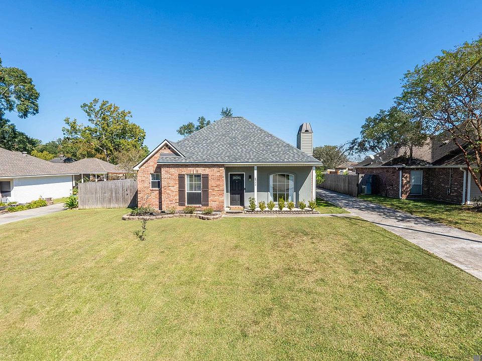 1st image of 18594 Red Oak Dr