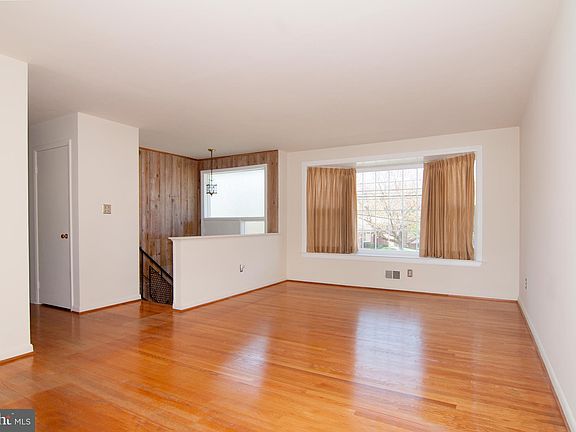 5th image of 3512 Stark St