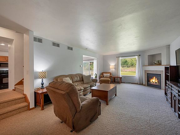 4th image of 483 Madeline Ln