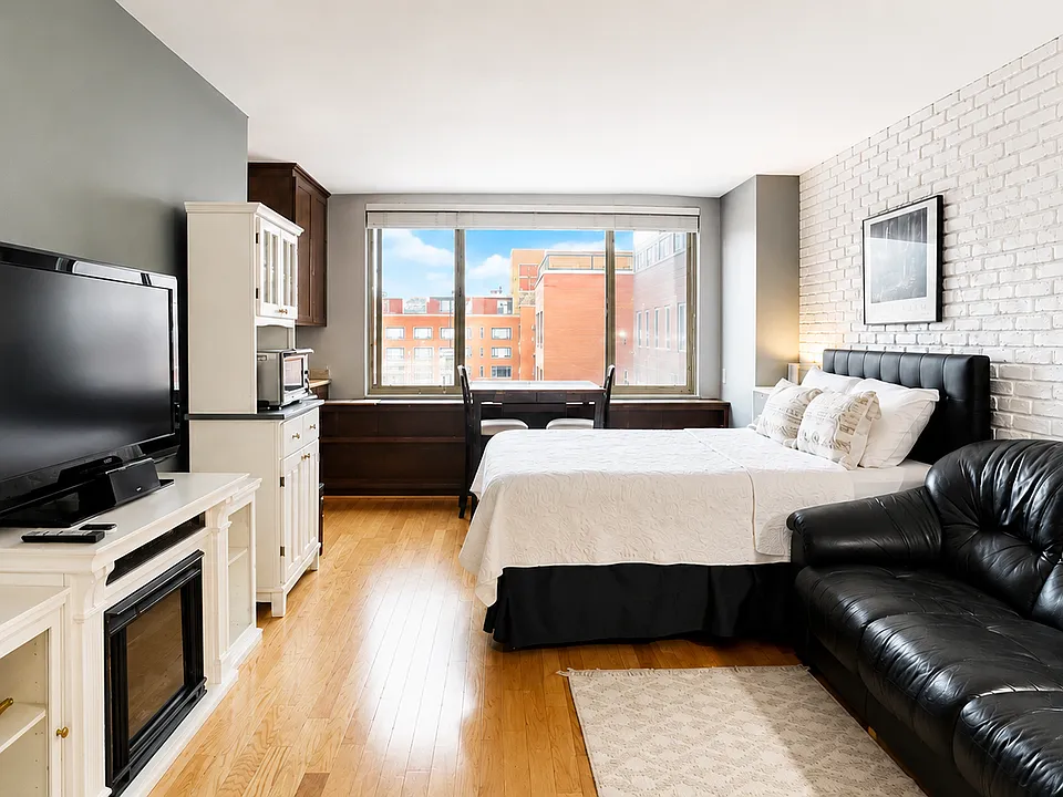 1121 Arlington Blvd #914