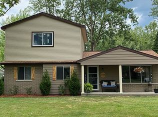 27745 Riviera St, Harrison Township, MI 48045