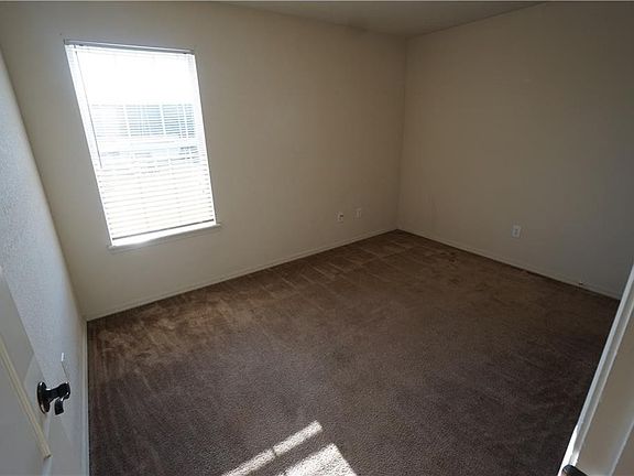 4th image of 2224 Meadowlark Ln