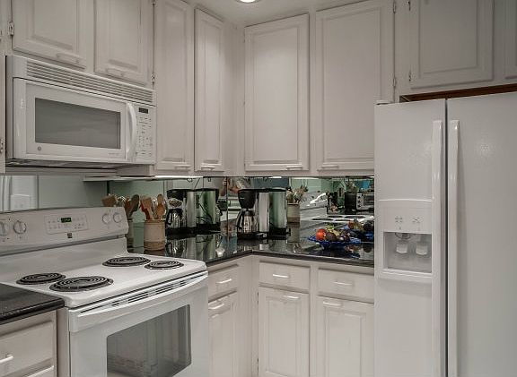 3rd image of 55 W 20th Ave APT 212
