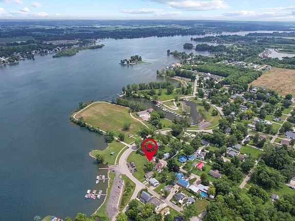 2nd image of 5415 Lake Shore Dr NE