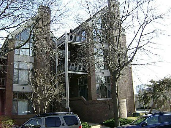 2nd image of 696 Mowbray Arch APT 550