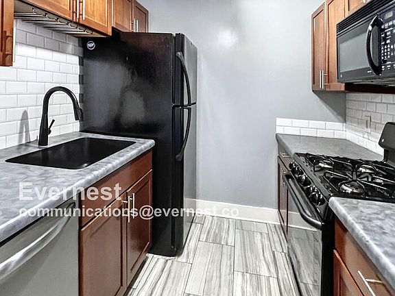 2nd image of 600 E 8th St APT 11T