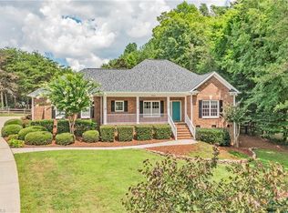 8202 Fox Briar Ct, Greensboro, NC 27455