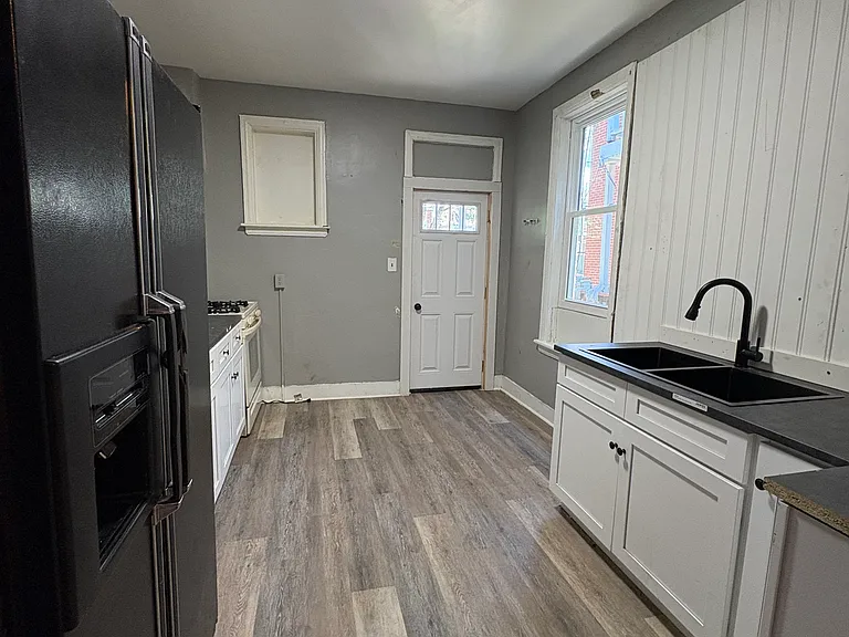 1716 Miller St — Photo 2