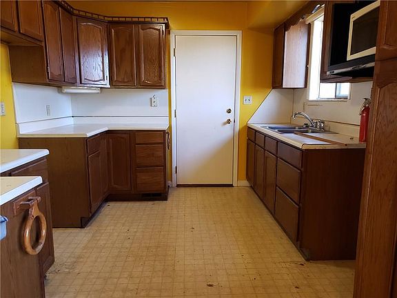 5th image of 4230 E Cragmont Dr