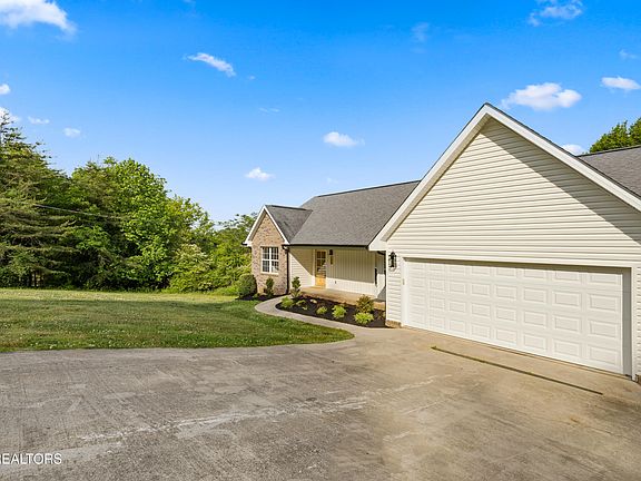 3rd image of 108 Breezewood Cir