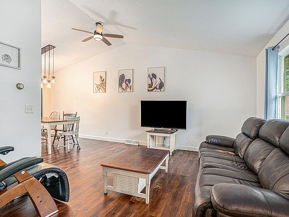 5th image of 380 2nd Ave