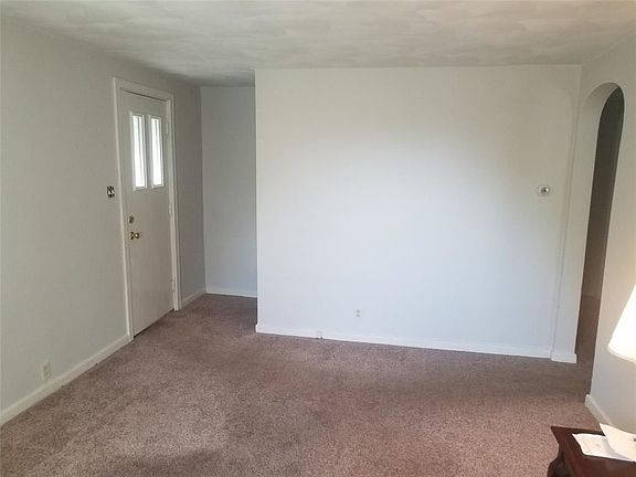5th image of 422 Arthur Ave