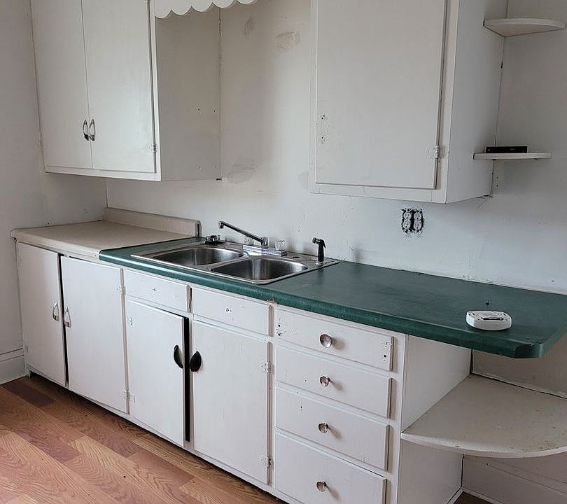 2nd image of 108 N Lake St #230