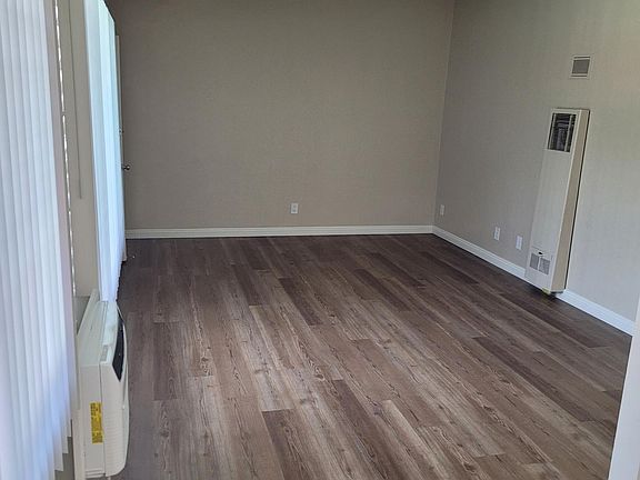 5th image of 260 N Oak Ave