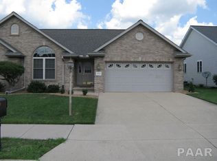 3709 W Eagle Point Dr, Peoria, IL 61615