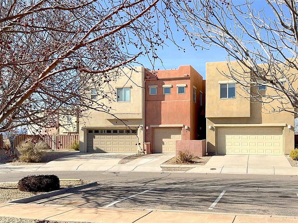 1st image of 19 Canyon Cliff Dr