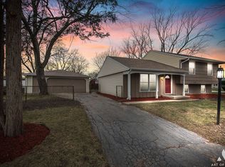 26 S Walnut Ln, Glenwood, IL
