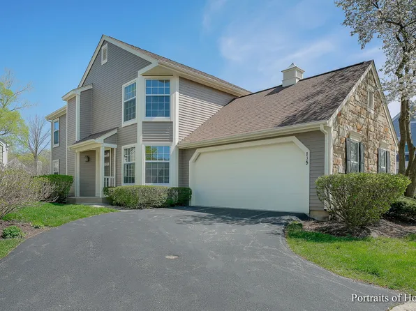 135 Whittington Crse #135, Saint Charles, IL 60174