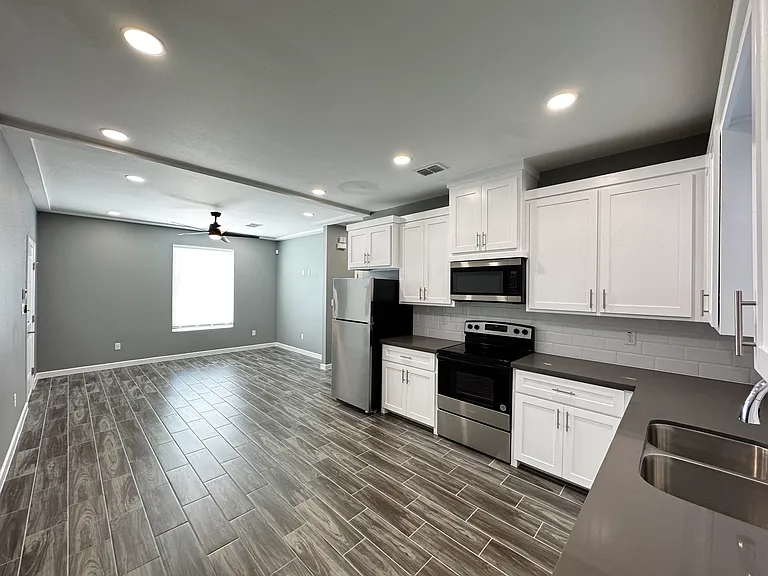 1808 Angelina Dr #4 — Photo 5