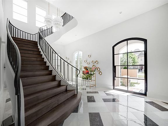 4th image of 1824 Riviera Ln