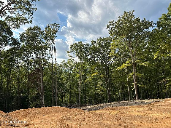 3rd image of 118 Summit Hills Ln