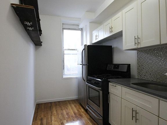 4th image of 1055 Jefferson Ave #1