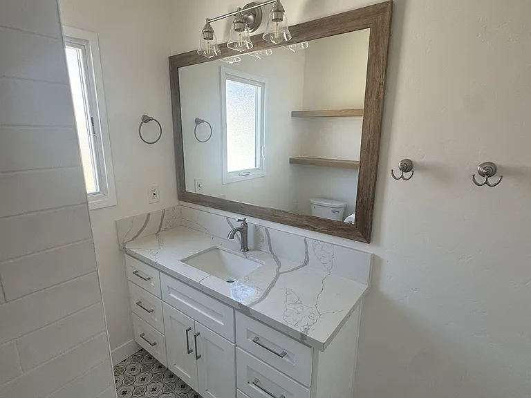 253 Covina Ave — Photo 13