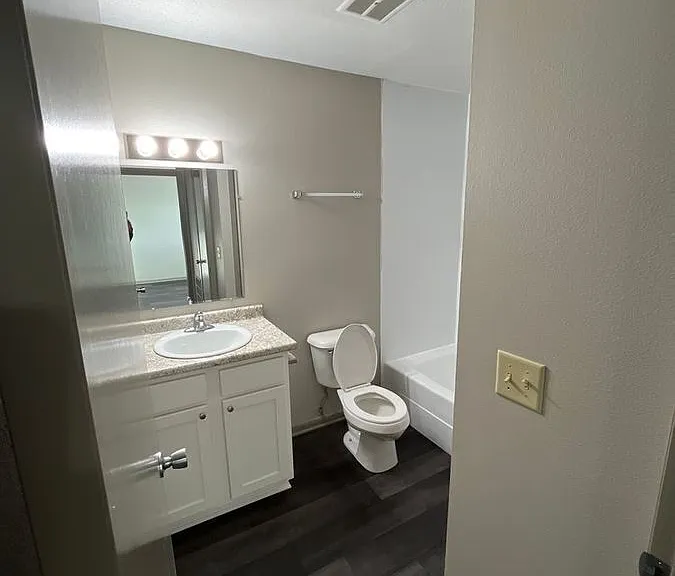 215 Ash St #6 — Photo 6