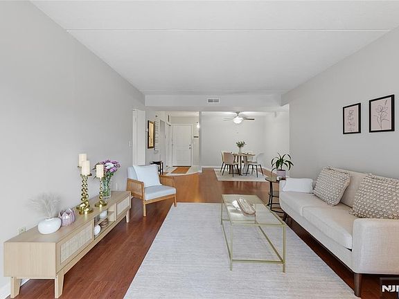 5th image of 38 Moonachie Rd APT 101