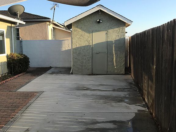 3rd image of 3220 38th St