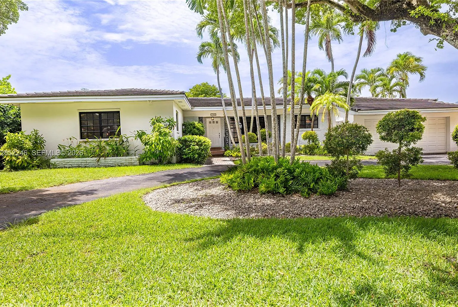 Coral Gables Riviera Sec — Photo 2