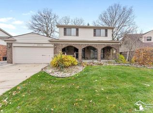 20630 Maplewood Ct, Riverview, MI 48193