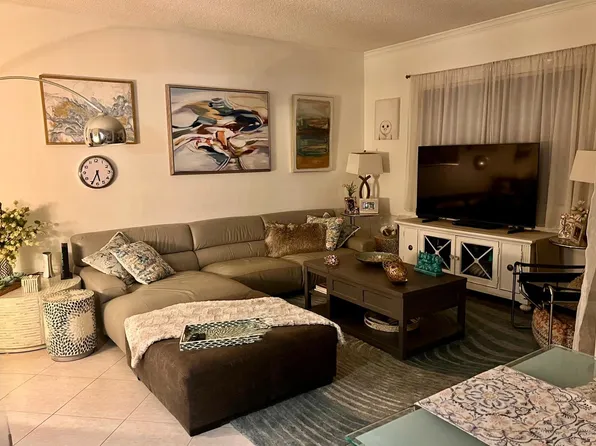 3125 NE 184th St, North Miami Beach, FL 33160