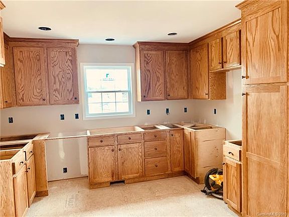 4th image of 113 Loneheart Ln #29