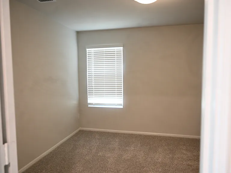1012 Portina Dr — Photo 16