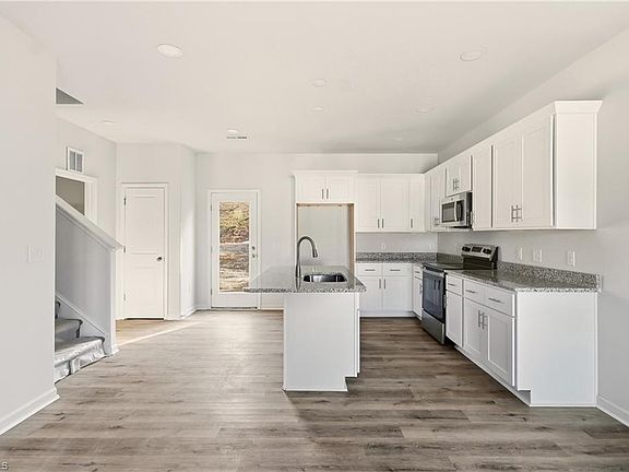 5th image of 858 W 12th St