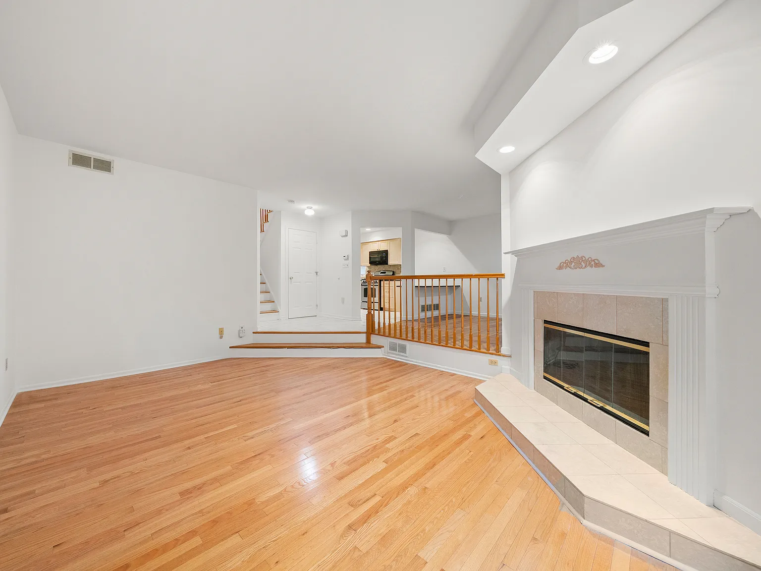 3 bed, $3,550 — Photo 4