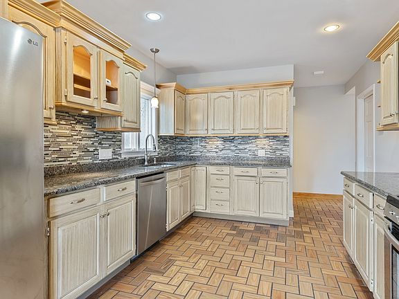 4th image of 5898 N Elston Ave