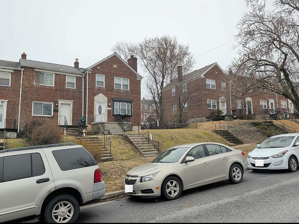 2nd image of 937 Saint Agnes Ln