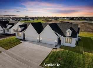 1525 Hazel St, Pella, IA 50219