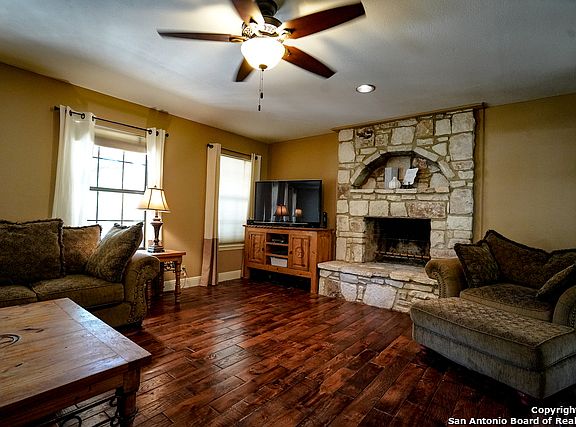 5th image of 2303 Copper Hill Dr