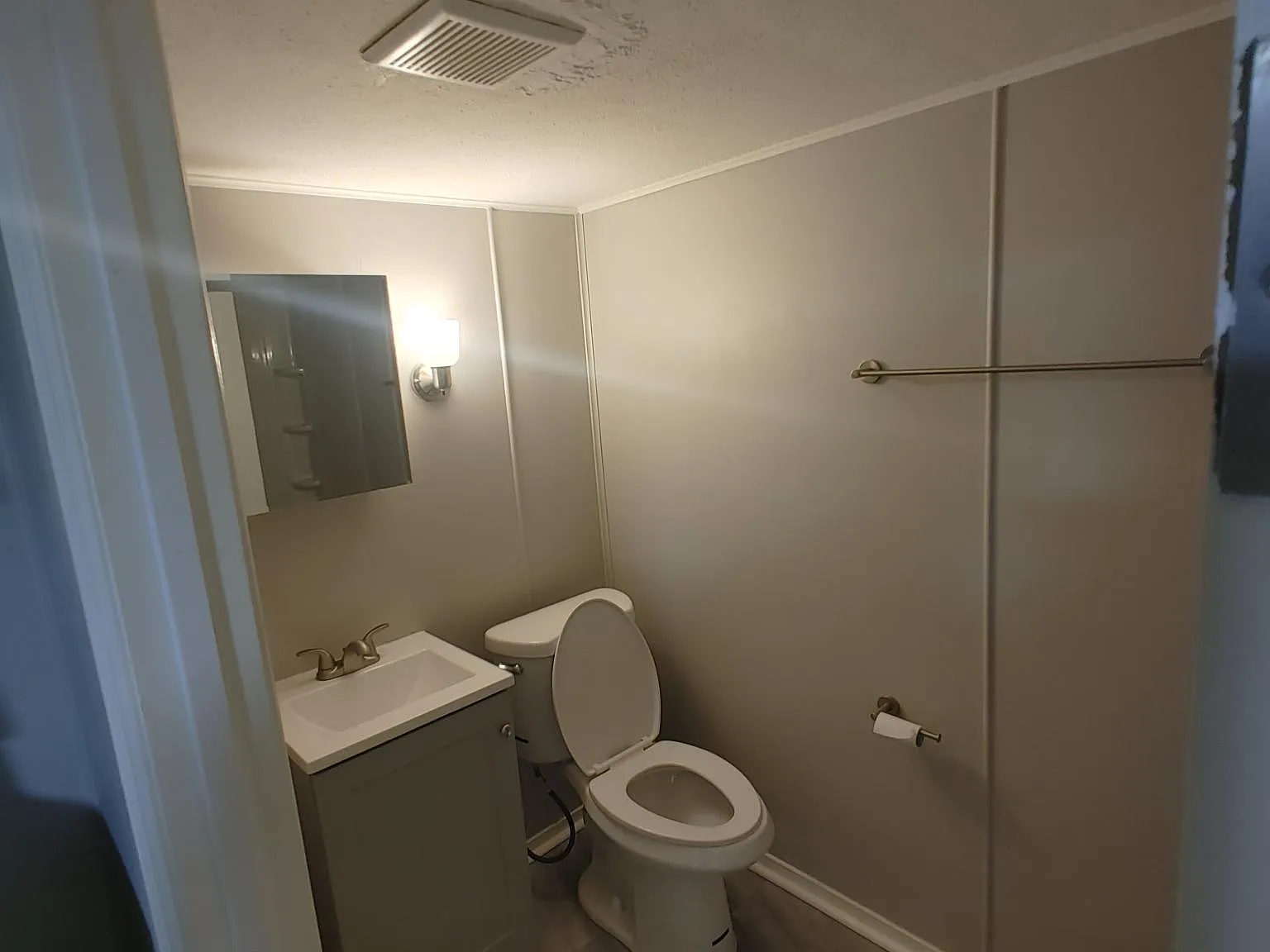 2255 W Broad St — Photo 4