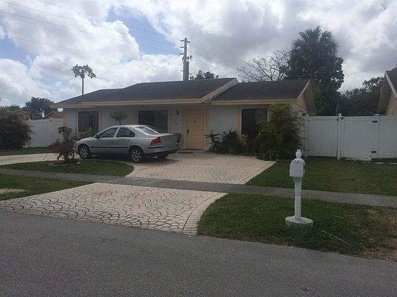 4th image of 7800 SW 7th Pl