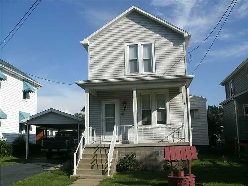 101 Railroad St photo 1