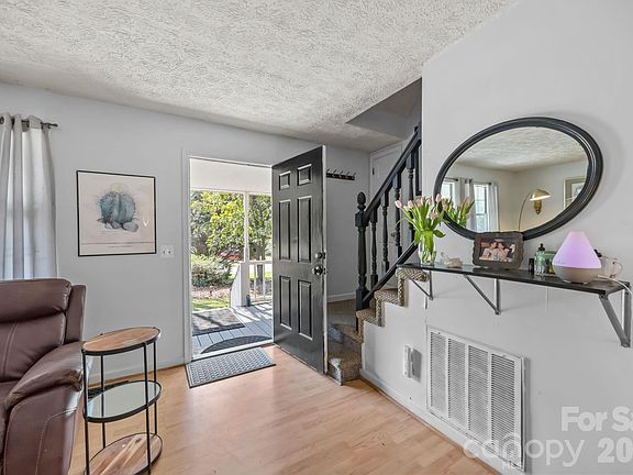 5th image of 20837 Sierra Vista Dr