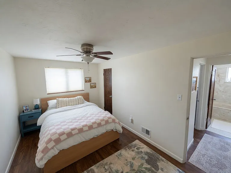 1017 E Columbia St — Photo 8