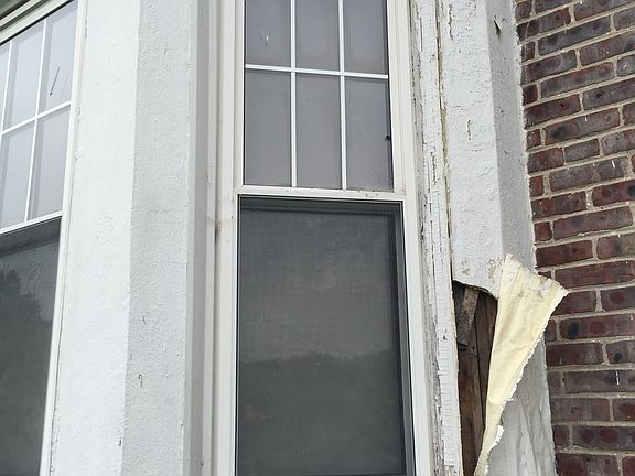 4th image of 1130 Olive St