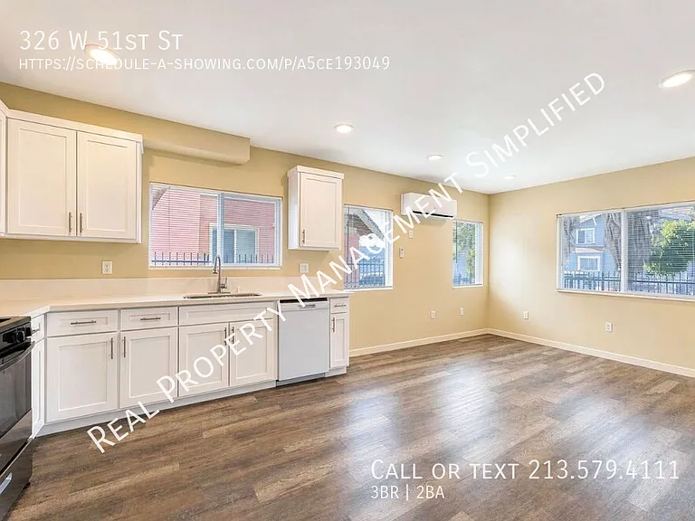 326 W 51st St — Photo 2